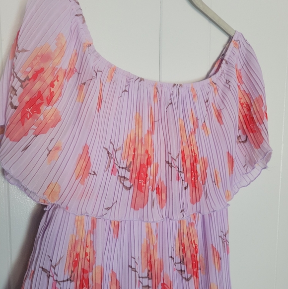 Entro Off Shoulder Tiered Plisse Pleated Midi Dresa Floral Lavender & Pink MD - Picture 6 of 10